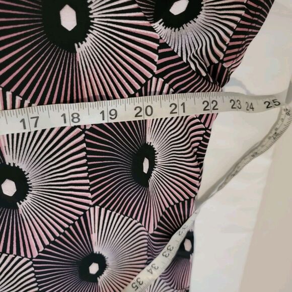 Bydesign 2x Top Button Accents Geometric Pattern Blouse Pink Black - Picture 4 of 5